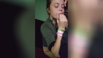 18 éves tini lány szopja a faszt Thumb