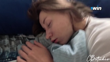 A 18 éves tini bula megengedi a mostohaapukájának hogy kondom nélkül megpakolja Thumb