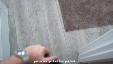 Kitárt ajtónál élvezkedett a nevelőanyám és kuncsorgott hogy dugjam meg lucskos puncusát Thumb