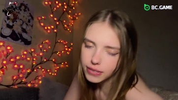 A szopikázás után már volt kedve megugrálni a faszomat a bájos 18 éves leánynak Thumb