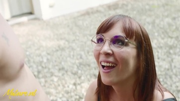 A kiéhezett nőcike nem várt tovább a férjére, inkább felpiperészte magát és ágyba bújt a kertműves férfival Thumb