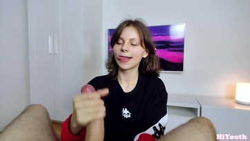 Az orcájára és az éhes pampulájába is jutott a spermámból miután kikaptam a fenséges nunijából Thumb